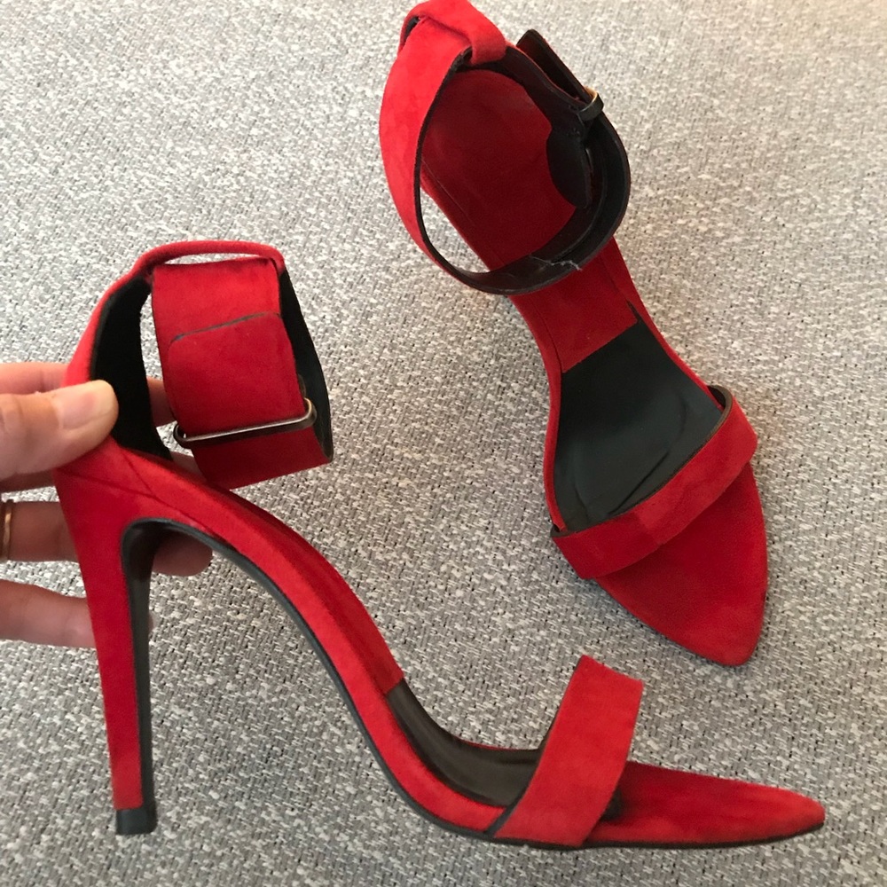 ✨ZARA red heeled minimalist sandal